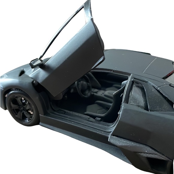 Lamborghini Reventón 1:24 scale model car by burago Matte Black - Picture 6 of 7